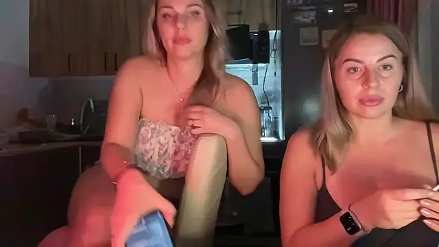 Moniraya Live XXX-chat