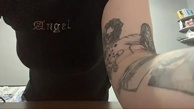 Hissokai: вебкам-шоу