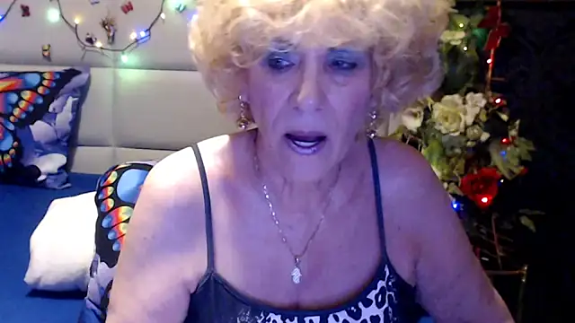 HappyWomanOn's Webcam Show