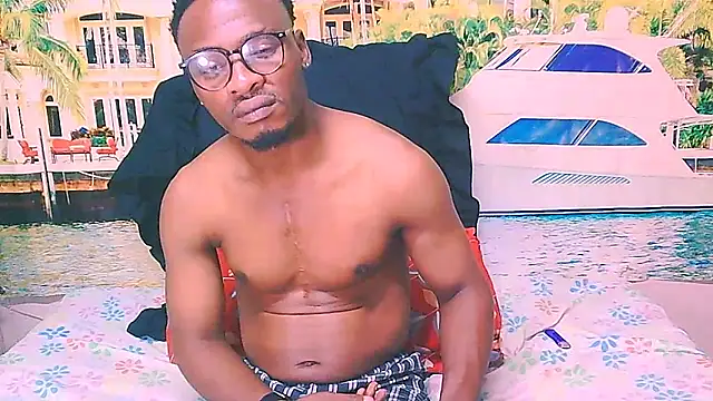 Show modela EbonyTiger69 na web-kameri