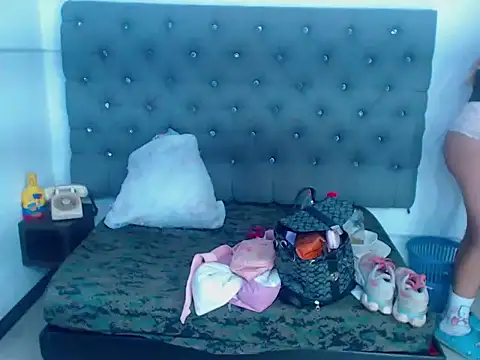 Chat XXX en directo de SashaBlondeLatin