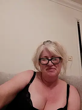 FlirtyFleur-x élő XXX-chatje