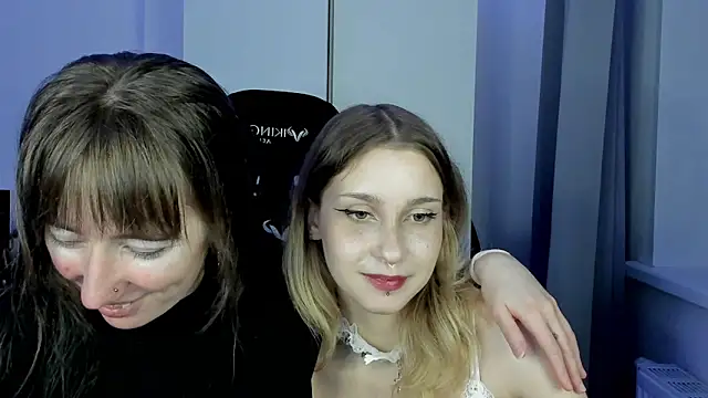 Cassi_Stonem: διαδικτυακό σόου στην κάμερα