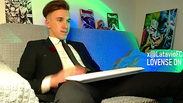 Midnighter_ Webcam show