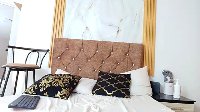 scarlet_fox75's Live XXX Chat