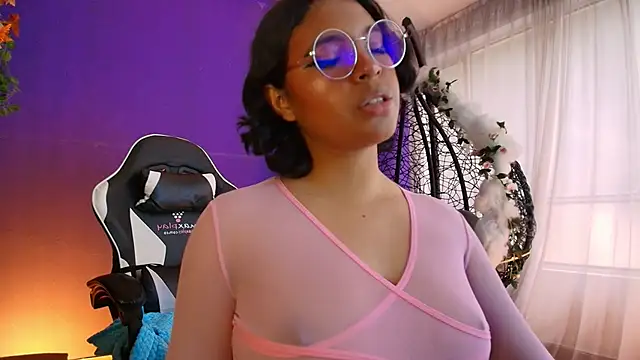 Chatroom XXX en direct de Emmapark_