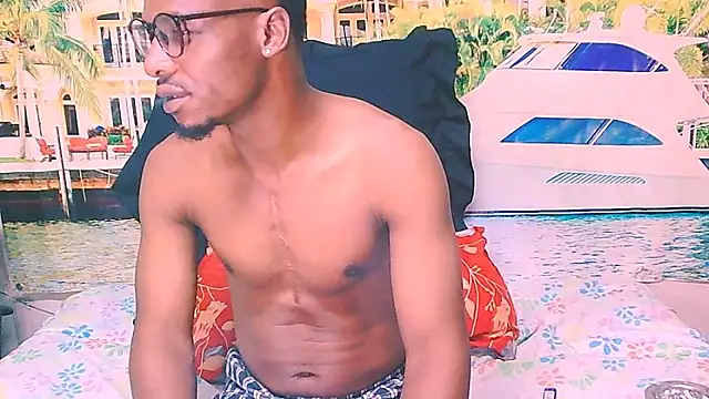 Pokazy przed kamerką – EbonyTiger69