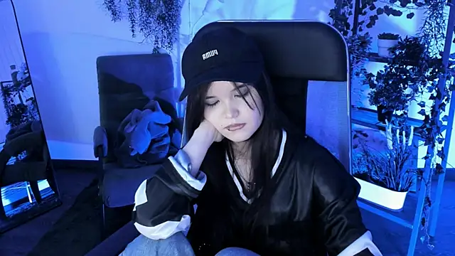 Elainebeness: онлайн-секс-чат