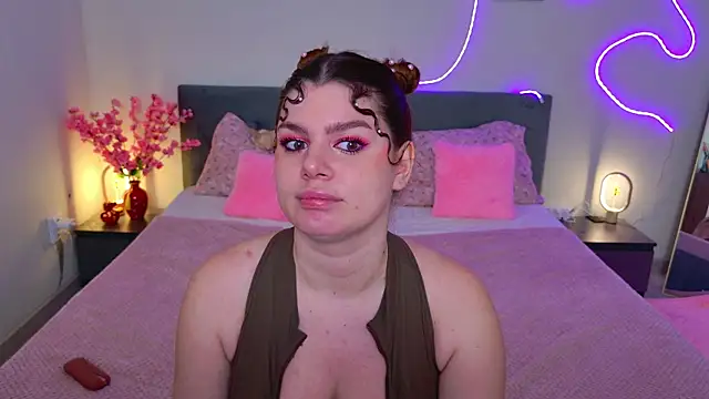 moneyforPeaches Adlı Modelin Canlı XXX Sohbeti