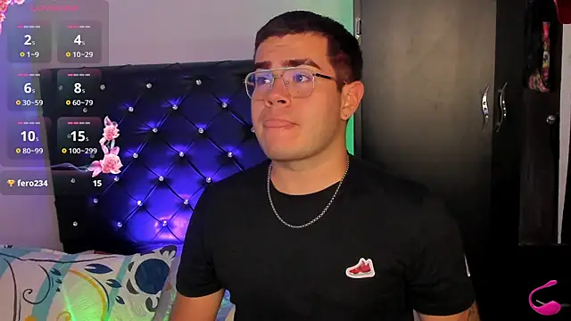 Joseph_connor_ Show in webcam