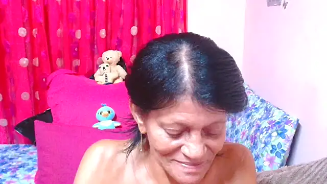 SLUTTYROXY's Live XXX Chat