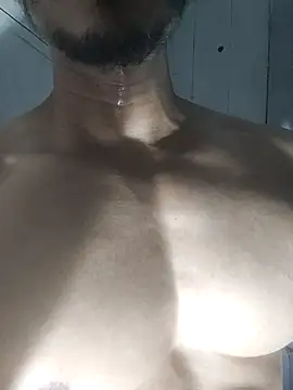 Rounakthakur élő XXX-chatje