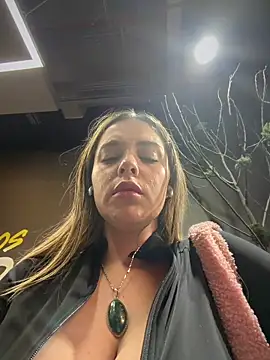 Pertunjukan Kamera Web Alirawrz