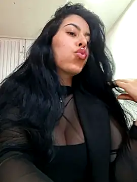 แชท XXX สดของ Luianna