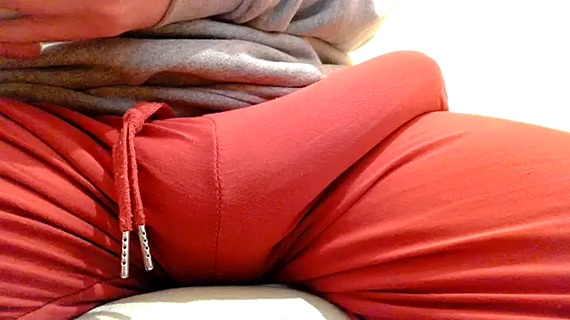 gae89tano: διαδικτυακό σόου στην κάμερα