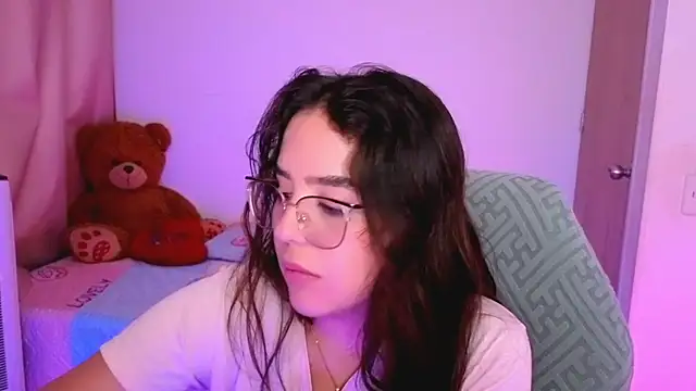 _alicia_z Adlı Modelin Canlı XXX Sohbeti