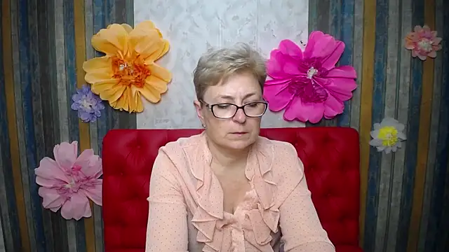 EmiliaGreeのライブXXXチャット