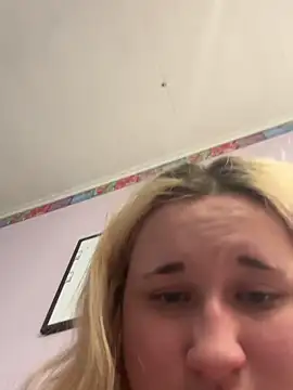 imawhorenslut19 Adlı Modelin Canlı XXX Sohbeti