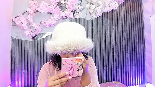 Kathleya7 Adlı Modelin Canlı XXX Sohbeti