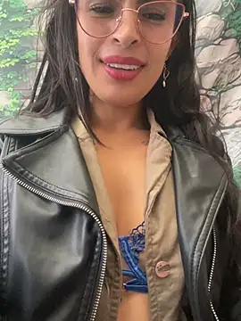 Astrid-- Chat XXX live