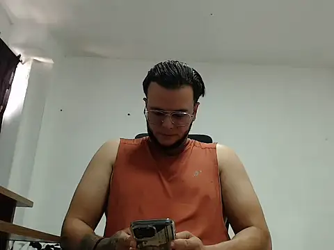 XXX chat uživo modela Masterboy00