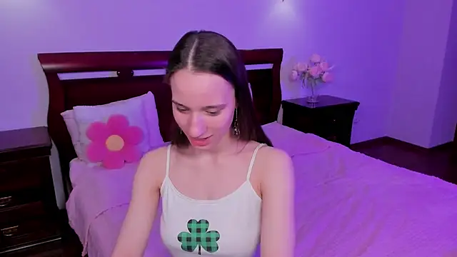 StaceySunny Adlı Modelin Canlı XXX Sohbeti