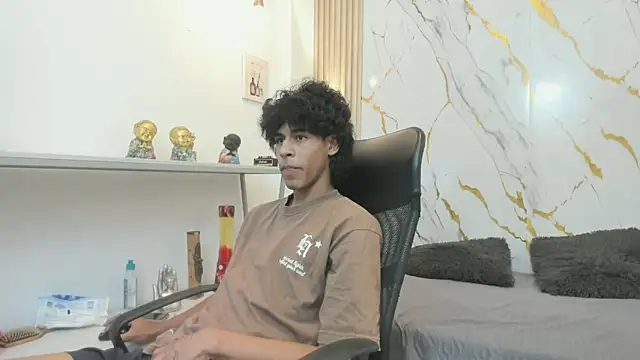 Zayn_Fox32's Webcam Show