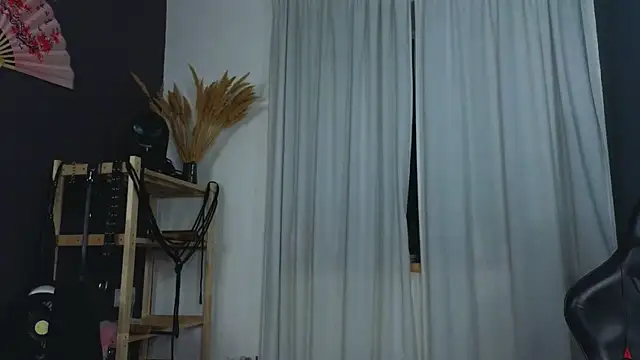 XXX chat uživo modela laracroftmansion