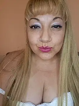 XXX chat uživo modela salma_1998