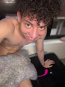 yoursexyjose webcam show