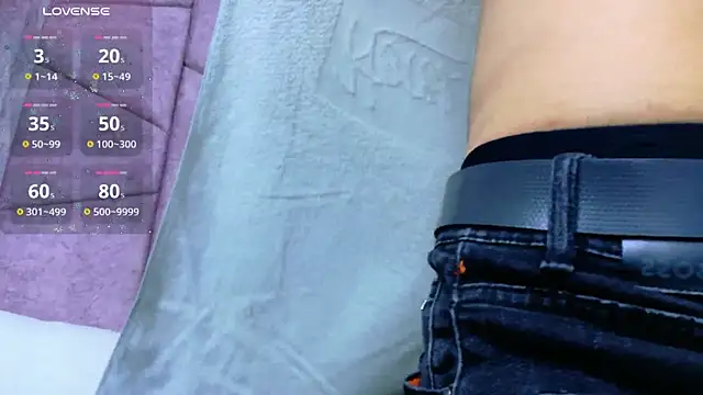 AronTawers Show in webcam