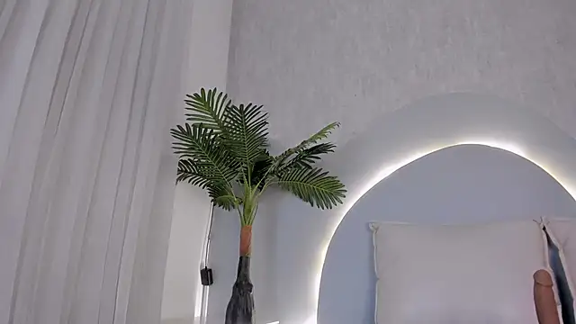 CannelaSmith's Live XXX Chat