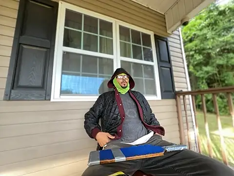 ThrowedWorldWide élő XXX-chatje