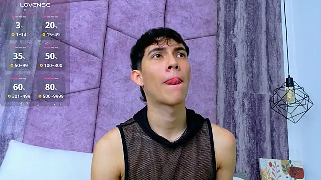 AronTawers' Live XXX Chat