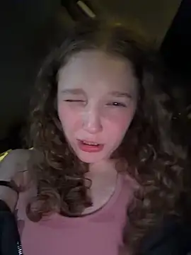 outside_rosy Adlı Modelin Canlı XXX Sohbeti