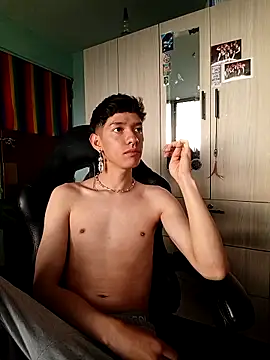 Živý XXX chat heyy_noah11