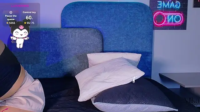 Chatroom XXX en direct de Mikavelvet08