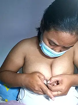 Artinah22のライブXXXチャット