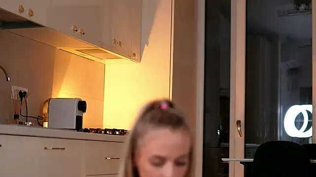 โชว์เว็บแคมของ ElaraShine