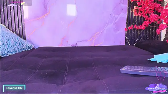 Hanna_Evaanss: διαδικτυακό σόου στην κάμερα