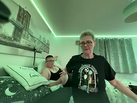 Curvy-Jinx's Webcam Show