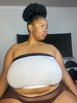 Chat XXX en directo de LunaCovenn