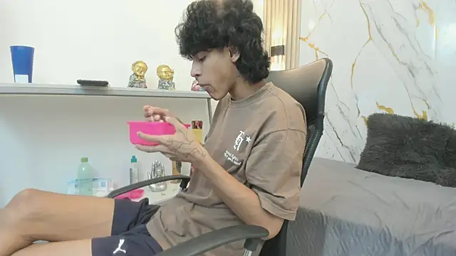 Zayn_Fox32 Live XXX-Chat