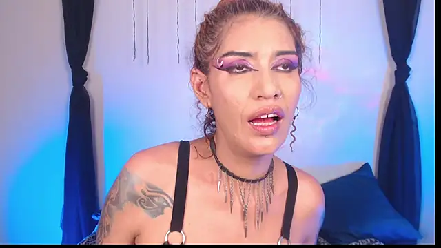 Agatha_Tenebris' Live XXX Chat