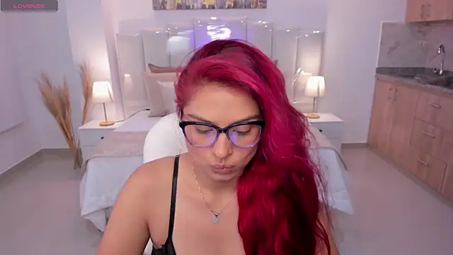 Živý XXX chat Raven-reyess