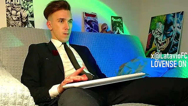 Chatroom XXX en direct de Midnighter_