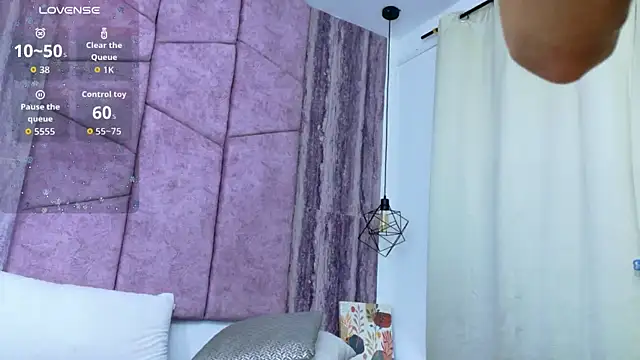 AronTawers' Live XXX Chat