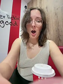 The_Snowwhitee webcam show