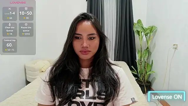 Divine_Goddesss Pertunjukan Webcam