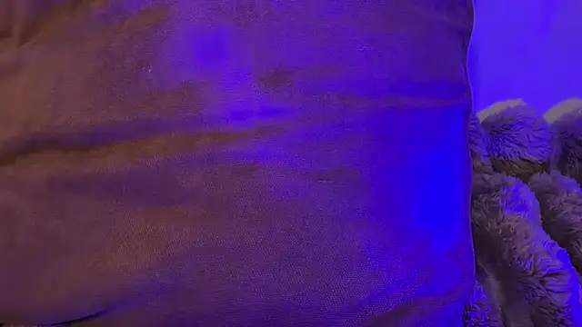 AlmaryKim: διαδικτυακό σόου στην κάμερα